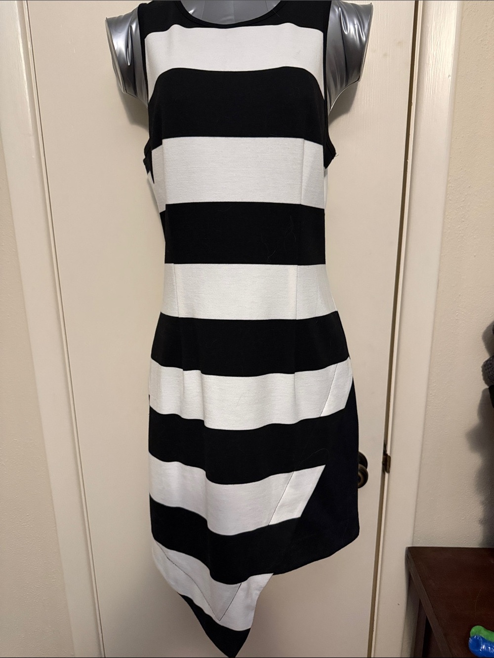 Modiste Classic Black & White Striped Asymmetrical Dress Large Fitted Super Vute